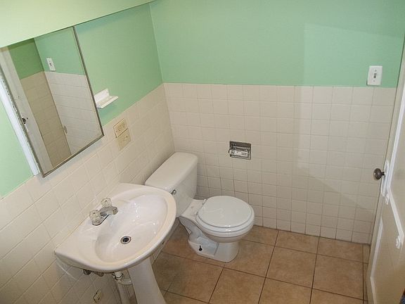 5th image of 700 N Austin Blvd APT 3