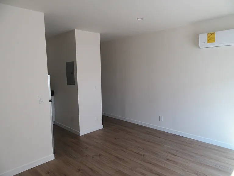 3008 1/4 S West View St #1/4 — Photo 14