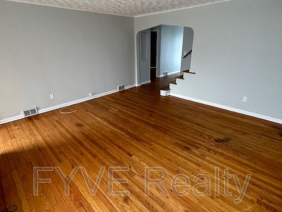 4th image of 3802 Lincoln Ave