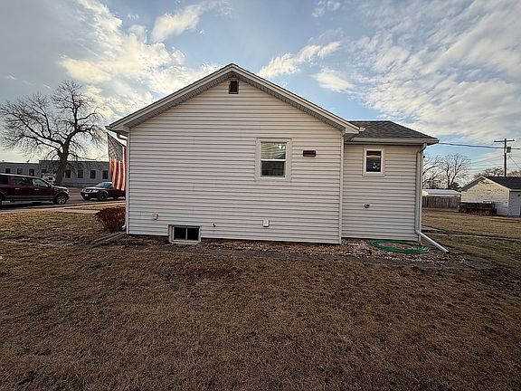 3rd image of 802 State St