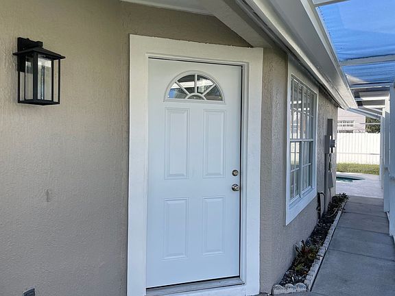 3rd image of 2514 Davenport Cir