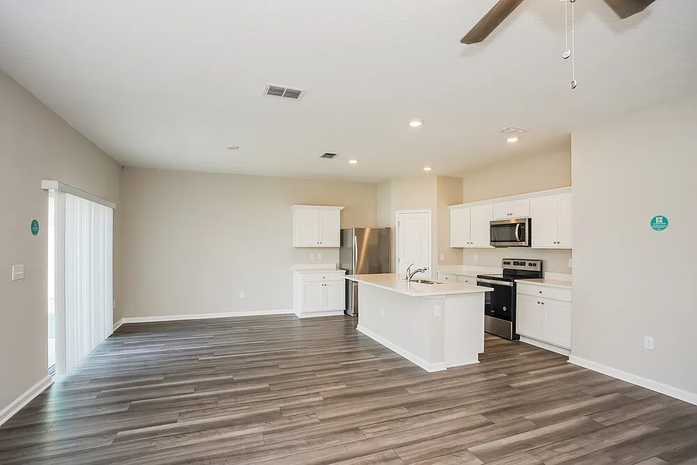 4 bed, 3.0 bath, 2260 sqft, $4,000 — Photo 4