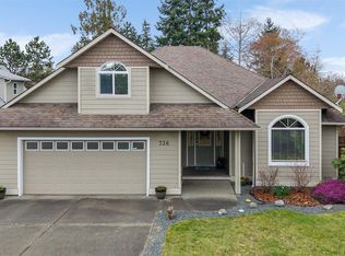 736 Barclay Cres S, Nanaimo, BC V9P 1Z3