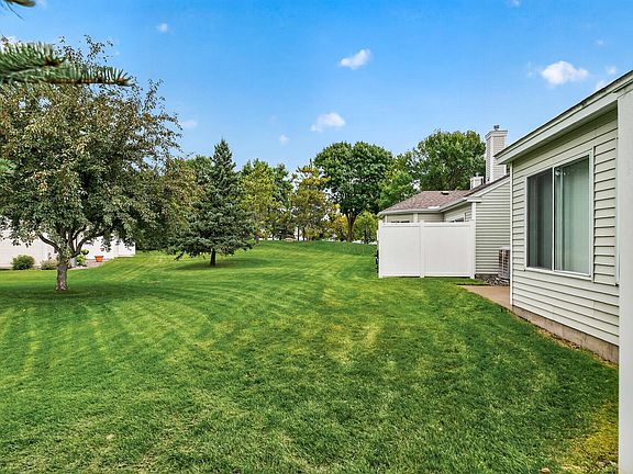 5th image of 9254 Prairieview Trl N