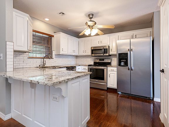 4th image of 2705 SE 6th St