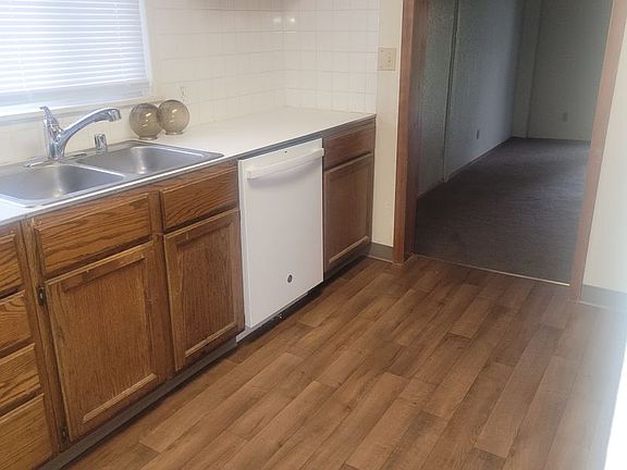 3rd image of 3211 Grandview Dr W