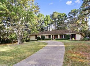 320 Overbrook Dr, Pineville, LA 71360