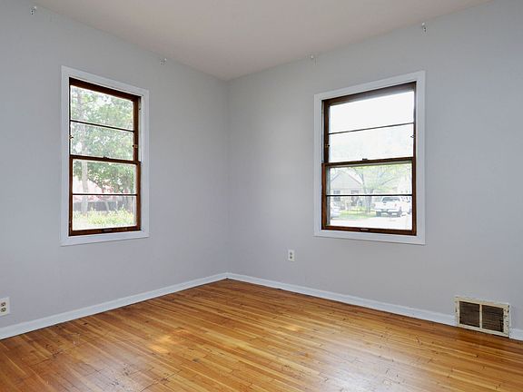 4th image of 5407 Hampshire Ave N