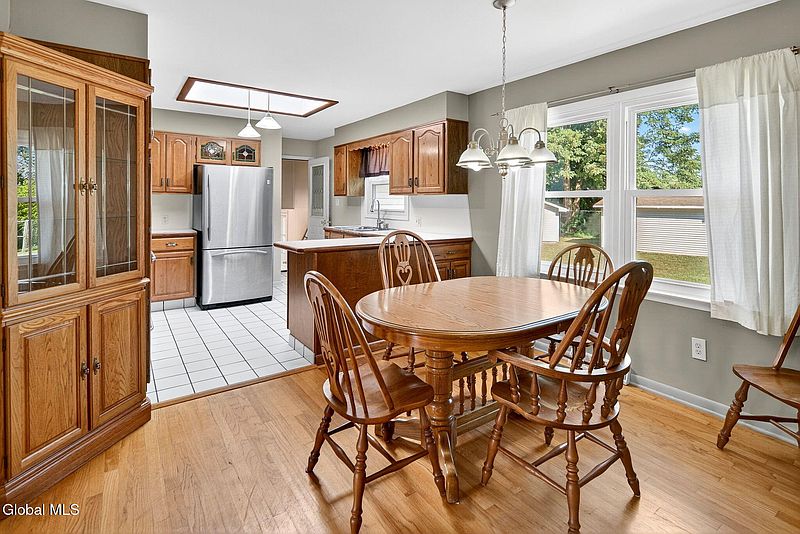 4th image of 161 Dahlia Street