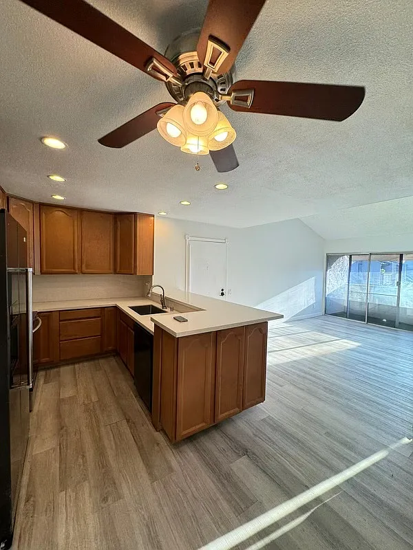 3550 Ruffin Rd — Photo 2