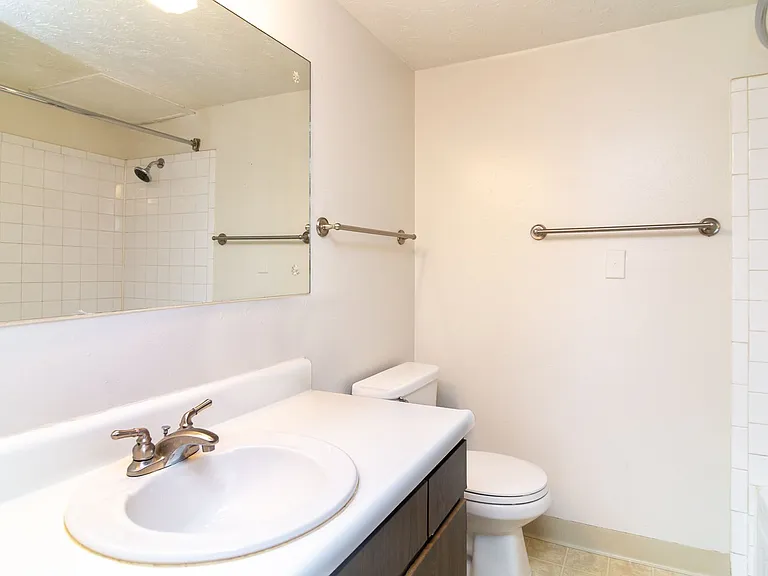 Cottonwood Apartments — Photo 14