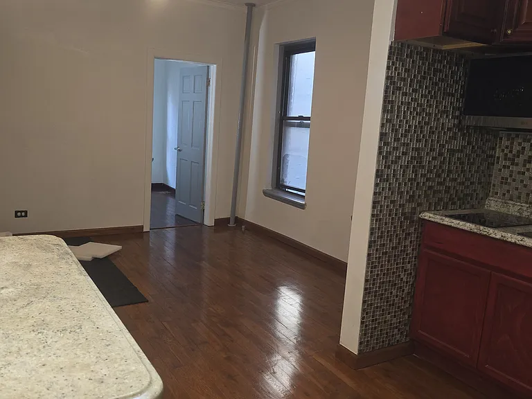 225 S 3rd St #6 — Photo 2