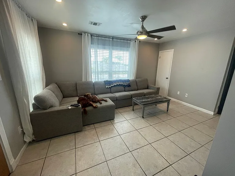 H16 Miriam St — Photo 33