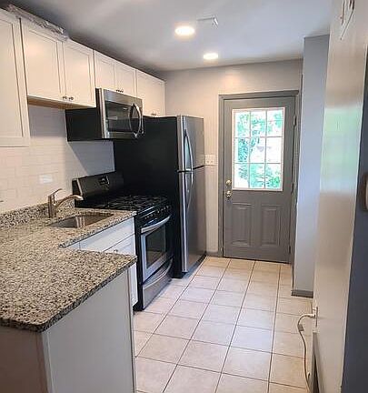3rd image of 1900 Lakeview Ave APT 4