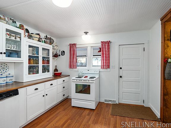 2nd image of 7943 Young Ave NE