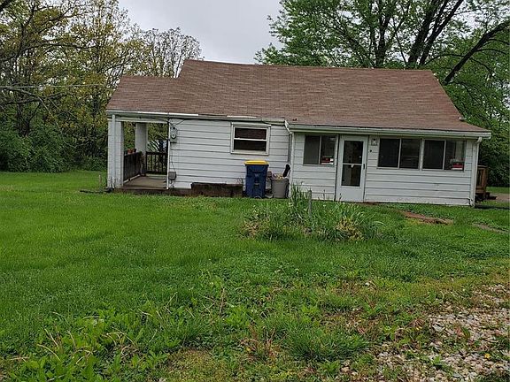 3rd image of 3704 Flucom Rd