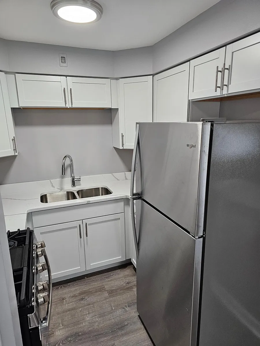 Building Photo - 2140 Kenilworth Ave #209