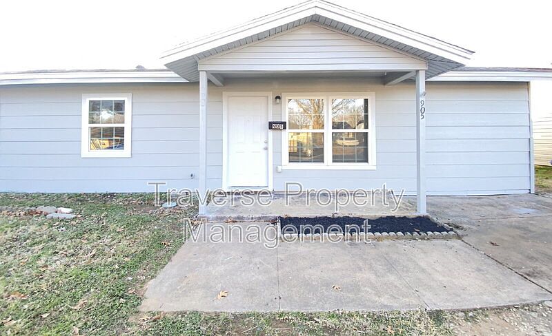 1st image of 905 Milam Dr