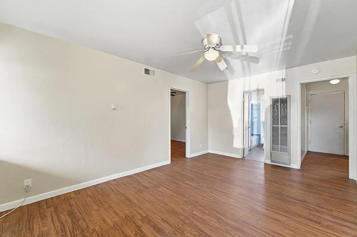139 W 18th St - 7 — Photo 2