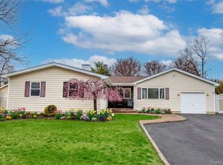 31 Halliday Rd, Coram, NY 11727