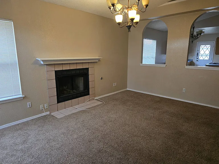 12105 Castle View Way — Photo 3