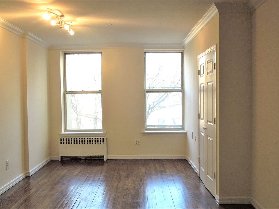 1st image of 441 W 50th St APT 4W