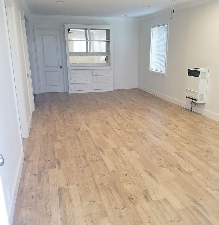 1st image of 1616 W 53rd St
