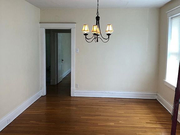 3rd image of 2126 Yale Ave
