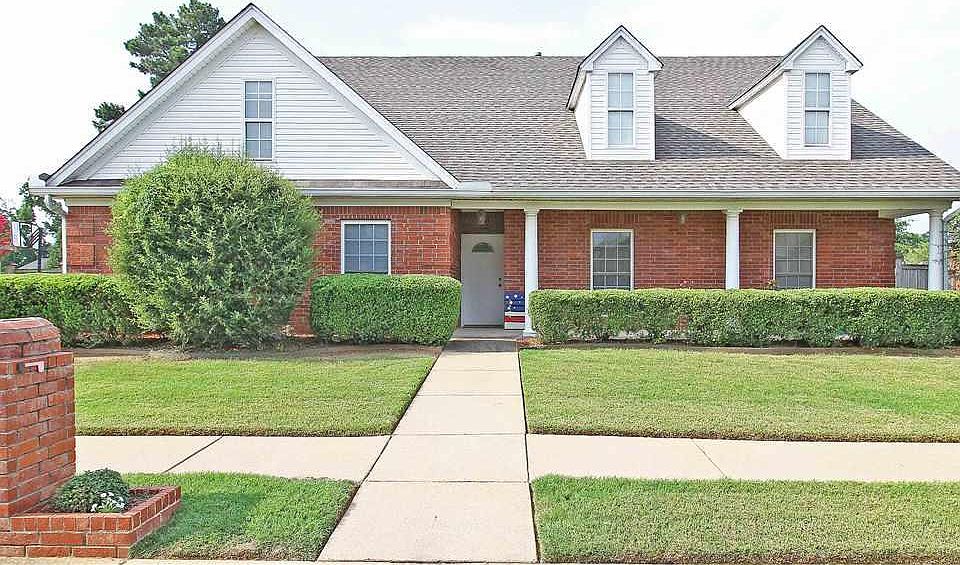1st image of 2915 Turnberry Dr