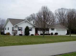 1310 Roser Dr, Carmi, IL 62821