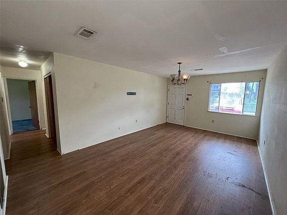 5th image of 885 Oakwood Dr