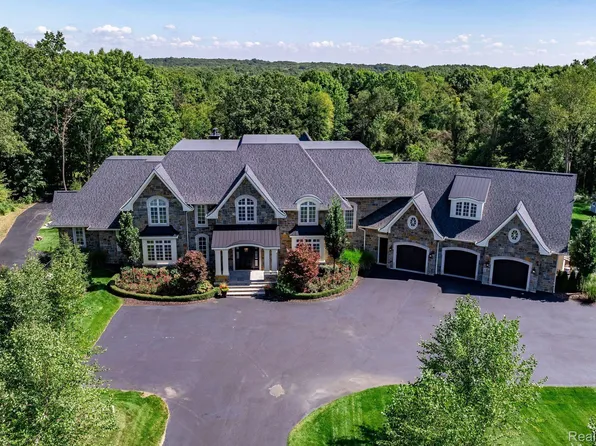 3129 S Milford Rd, Highland, MI 48357