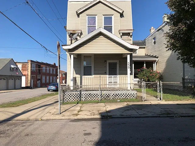 339 Lindsey St photo 1