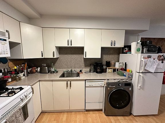 2nd image of 3755 Cambie St