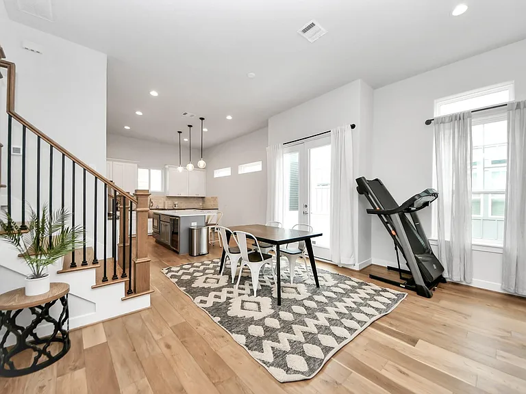 1223 W 16th St #B — Photo 23