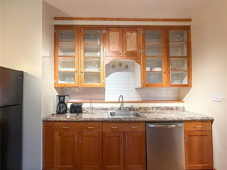1015 White Pl — Photo 7