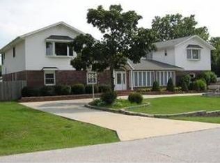 2944 W Ellison Dr, Springfield, MO 65810