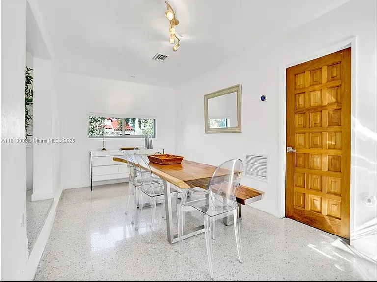 7537 W Treasure Dr — Photo 9