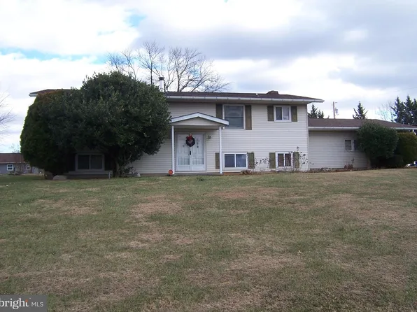 18 Beacon Dr, Martinsburg, WV 25403