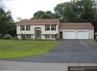 26 Sandy Ln, Skowhegan, ME 04976