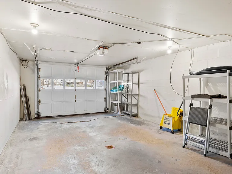 8 Warwick Ave #A — Photo 26