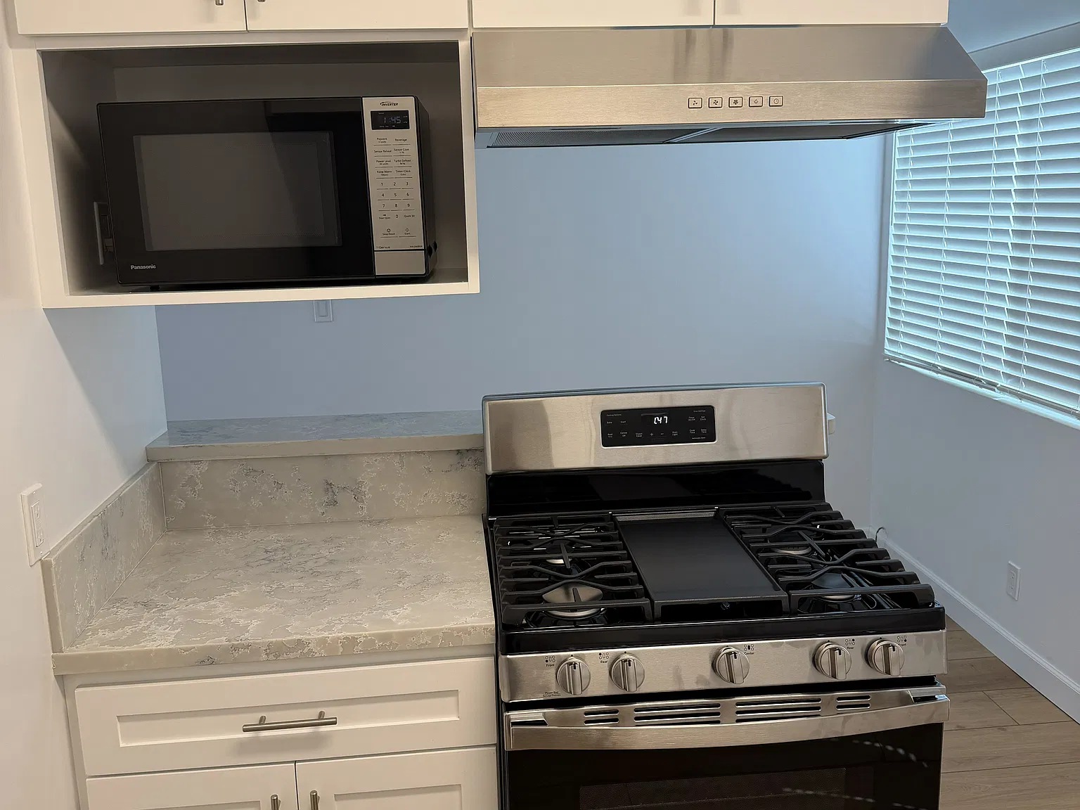 2 bed, 1.5 bath, 930 sqft, $3,800 — Photo 2