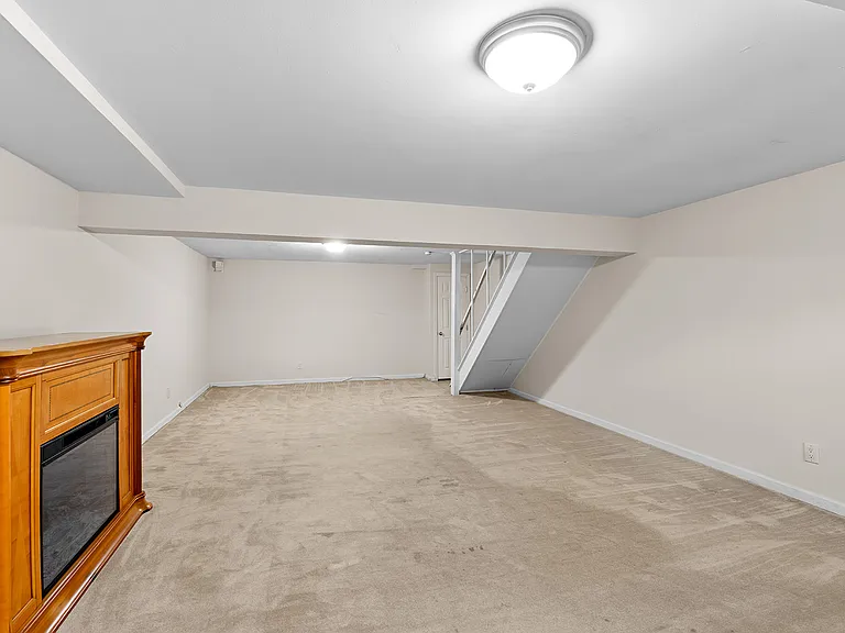 607 Grove St — Photo 20