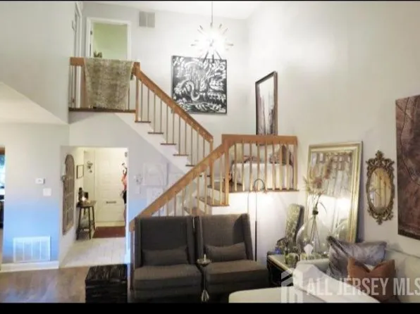 309 Willowbrook Dr, North Brunswick, NJ 08902