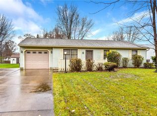 1385 Cedarwood Dr, Mineral Ridge, OH