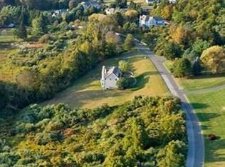 8 Farm Meadow Rd, Newtown, CT 06470