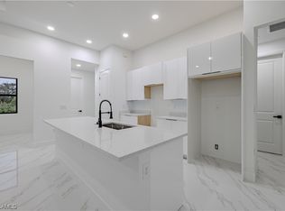 906 Tena Ave N, Lehigh Acres, FL 33971