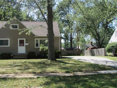 180 Berkshire Rd, Avon Lake, OH, 44012