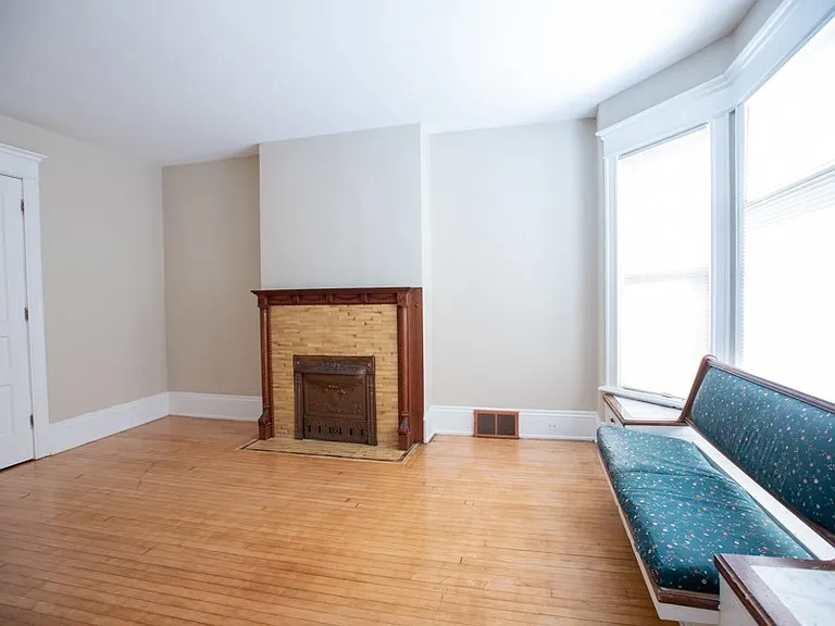 2728 N Murray Ave — Photo 3