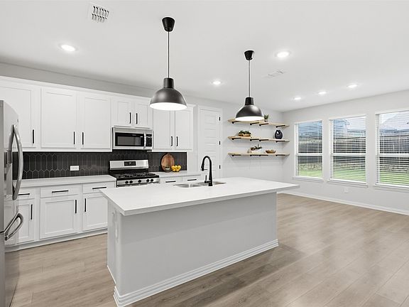 4th image of 1549 Eleanor Dr